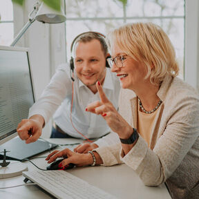 How can we help you? Service quality means to us: we take a solution-oriented approach, we create transparency, even in complex technology, we move forward and want to improve every day and we are professionals and work as a team. Because the focus of our services is the economic benefit of our customer. Outstanding performance and availability of our solutions is guaranteed by use of the latest technology and our employee´s high level of qualifications.  PROMOS Service und Support