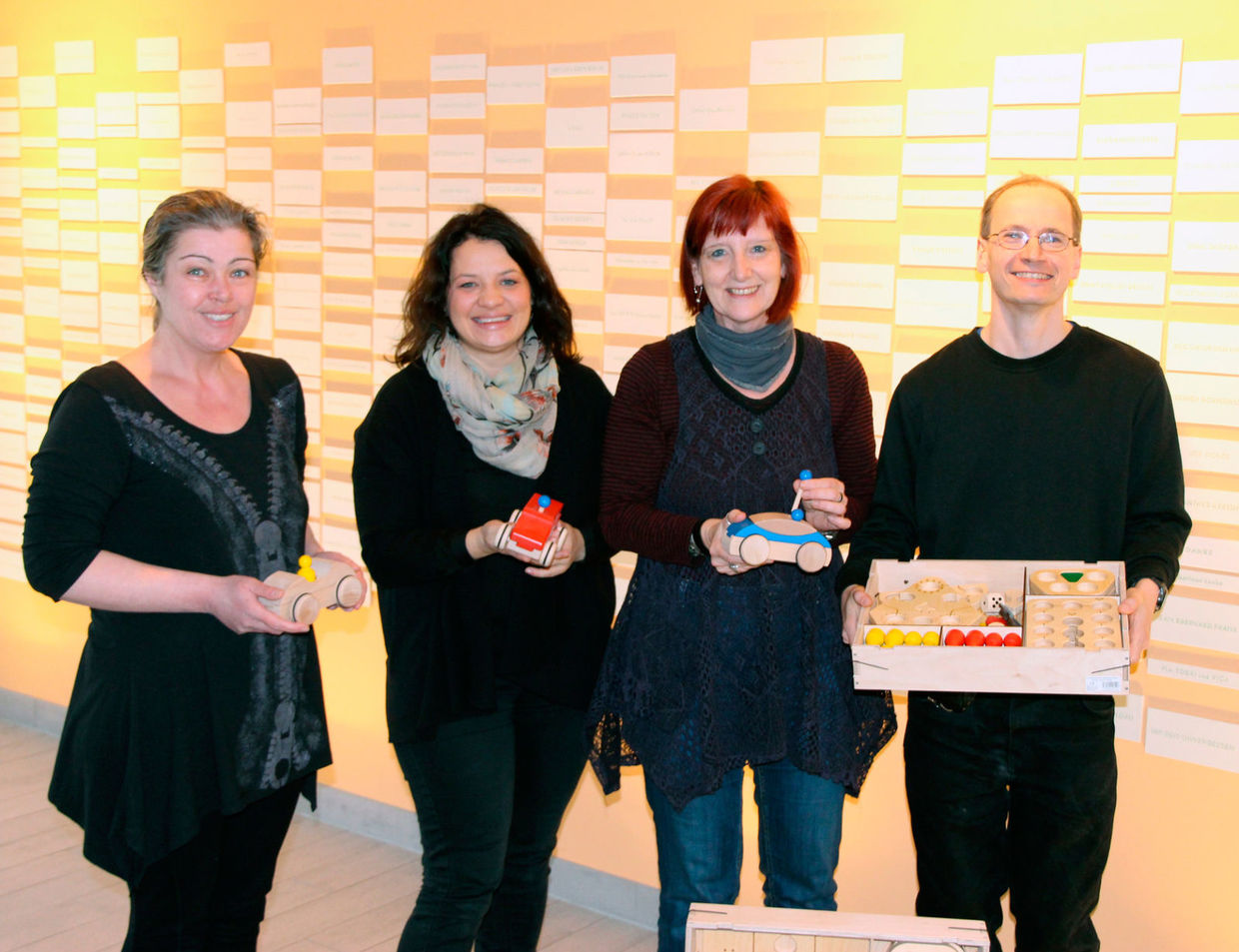 Diana Beyer and Falk Eilers during the handover of children´s toys for the Björn-Schulz-Foundation in Berlin Diana Beyer und Falk Eilersbei der Übergabe von Kinderspielzeugen für die Björn-Schulz-Stiftung in Berlin