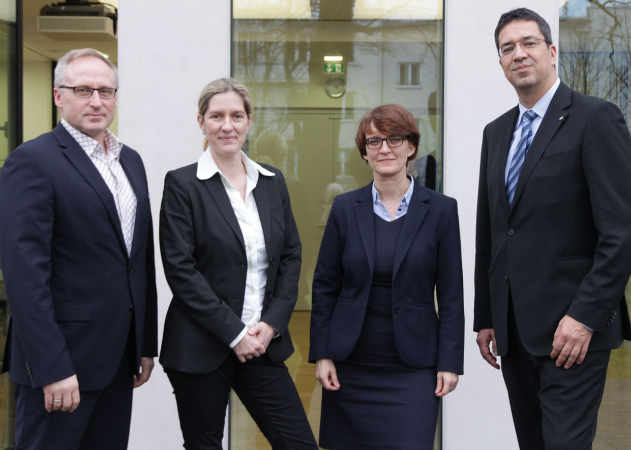 Volker Schulz, CIO PROMOS consult GmbH, Monika Gräf, Head of Department Information and Communication at ProPotsdam GmbH, Katharina Knorr, CFO and Project Manager at PROMOS consult GmbH, Jörn-Michael Westphal, Managing Director ProPotsdam GmbH (from left to right) Gruppenfoto zum Projektstart für den Wechsel auf SAP S/4HANA bei ProPotsdam