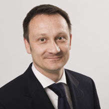 Falk Schollenberger Executive partner of the NAI apollo residential advisory GmbH "We were impressed by the concept right from the start. When we assess properties, we have to record a great deal of data about the property on site within a short time. This is required for banks, insurance companies and institutional investors. Because the ’best‘ is the enemy of the ’good‘, the writing pad and digital camera must take a back seat and let the smartphone do the job. With mobile technology projects can be carried out quickly, efficiently and error-free, whereas before working with easysquare mobile they involved a great deal of time and high costs." Falk Schollenberger