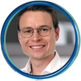 Daniel Dierich Als Produktmanager für die easysquare Vermietung ist Daniel Dierich der Nummer 1 Ansprechpartner für alle Fragen rund um den Vermietungsprozess. Neben der Begleitung des Projektberichts der MEAG mit Dan Costea stellt er zusätzlich in einer Speed Session die Highlights aus seinem Produktbereich vor. Dazu zählen z. B. die Besichtigung mit dem Vormieter, die Möglichkeit zur Selbstauskunft durch den Interessenten per App sowie ein Ausblick auf zukünftige 360-Grad-Bilder der Vermietungsobjekte. Daniel Dierich