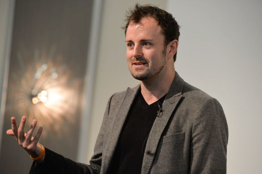 Dr. Fabian Hemmert presented the smartphone of the future Dr. Fabian Hemmert als Keynote Speaker auf dem 12. OpenPromos Anwenderforum 2015 in Berlin